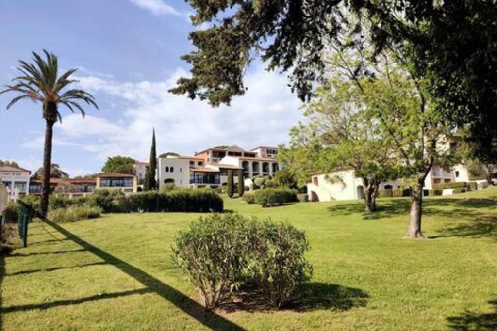 Chez Adriana Appartement Cosy Avec Jardin, Proche Plage Grimaud Esterno foto